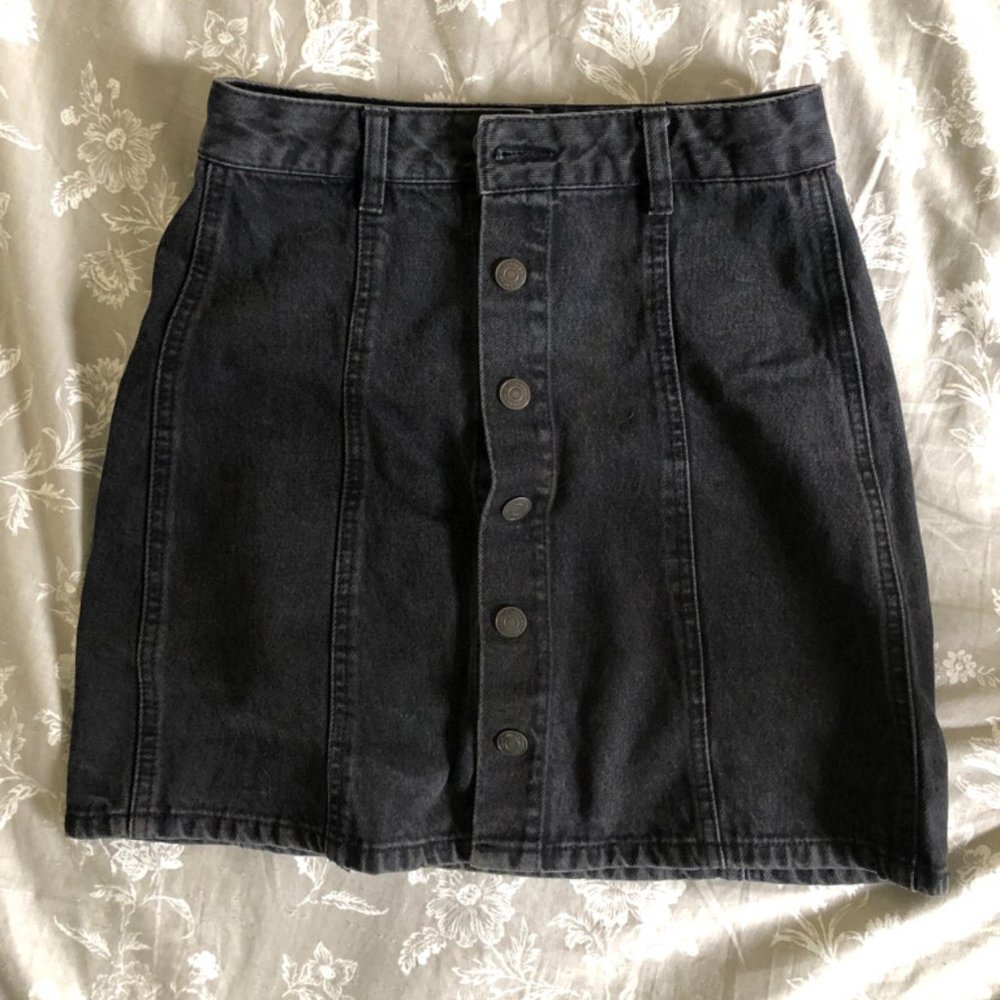 Pull & Bear Button-down black skirt